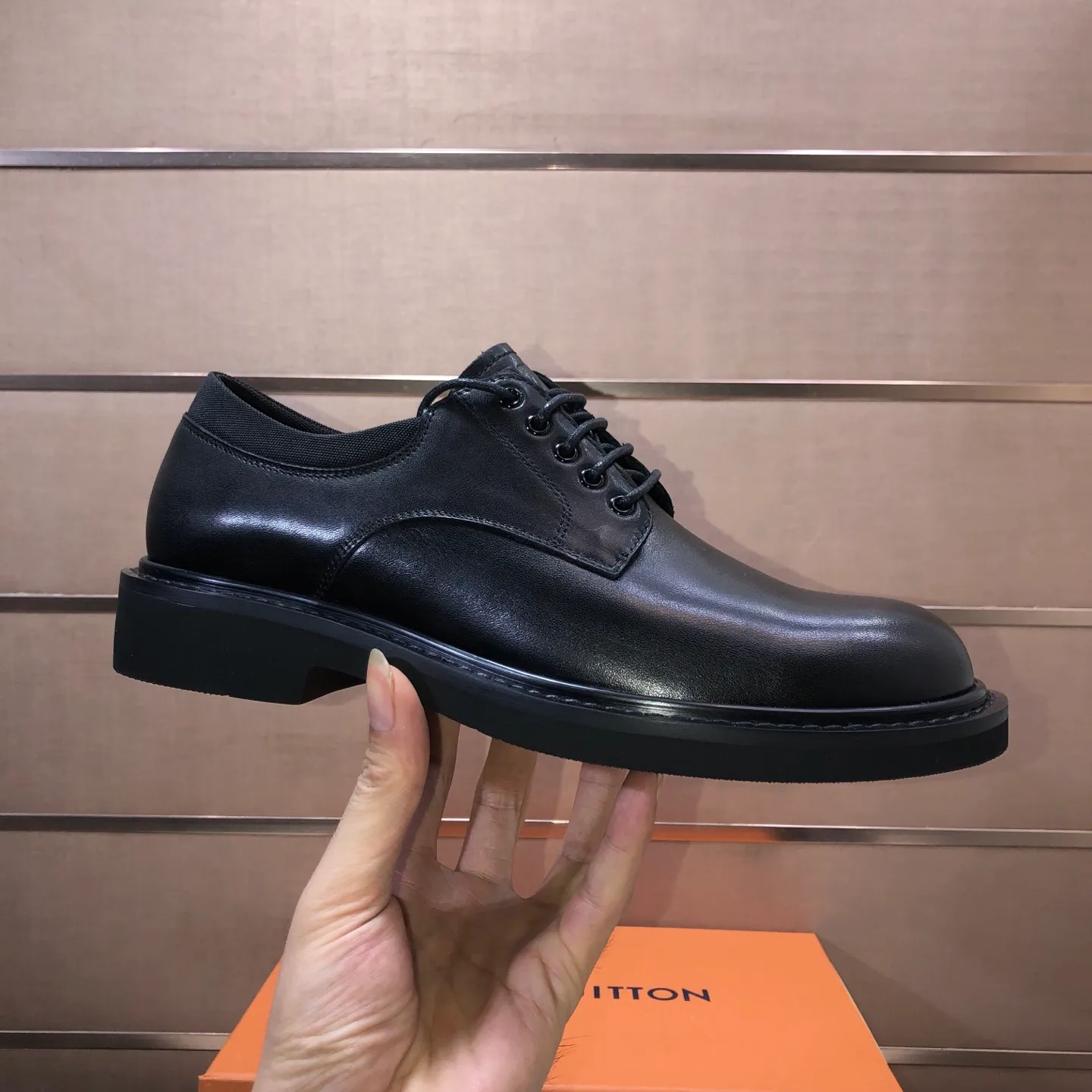 Men's men's shoes 💰660💰[LOUIS VUITTON] (original order) new style 🍀LV Louis Vuitton * - top version of LV classic leather shoes! Made of imported original single cowhide, original leather side strips and wear-resistant rubber outsole! High quality products! Code number 39-44 (38.45 customized)